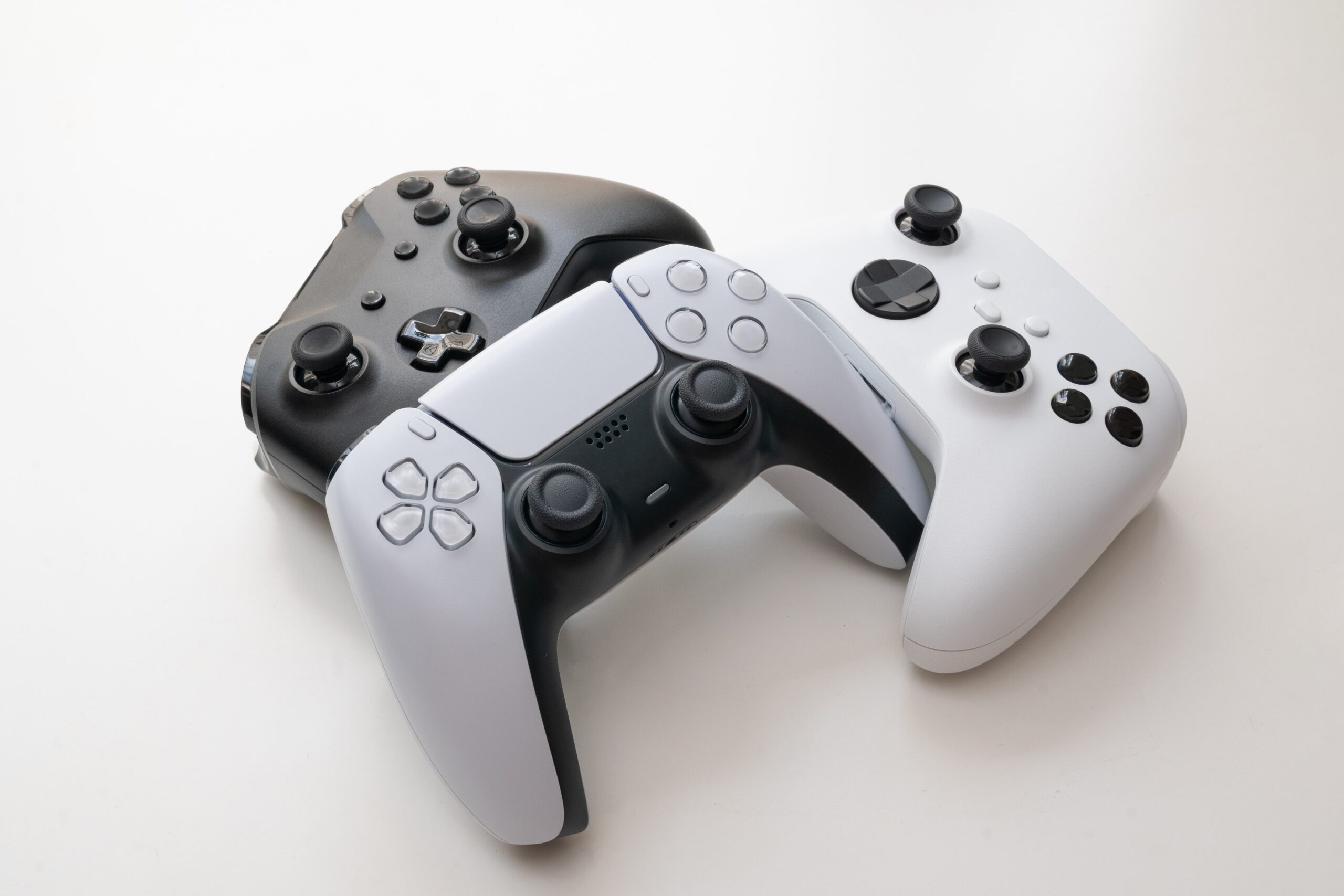 Can You Use an Xbox Controller on a Console Vice Versa? - GamersDirector